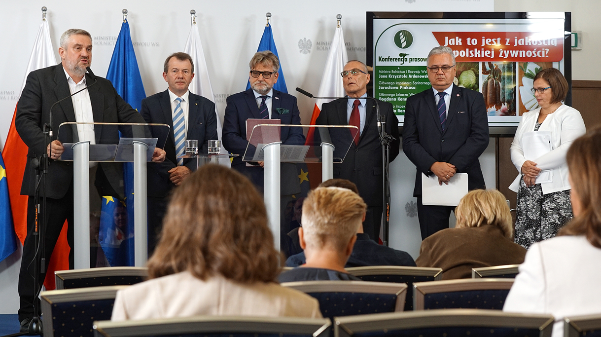 Minister Rolnictwa i Rozwoju Wsi i szefowie Inspekcji Sanitarnej, Inspekcji Jakości Handlowej Artykułów Rolno-Spożywczych, Inspekcji Weterynaryjnej